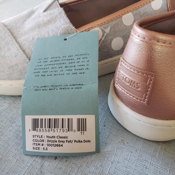 BRAND NEW WITH TAG, TOMS Youth Classic . grey felt and rose gold polka dots  5.5 - Picture 5 of 13